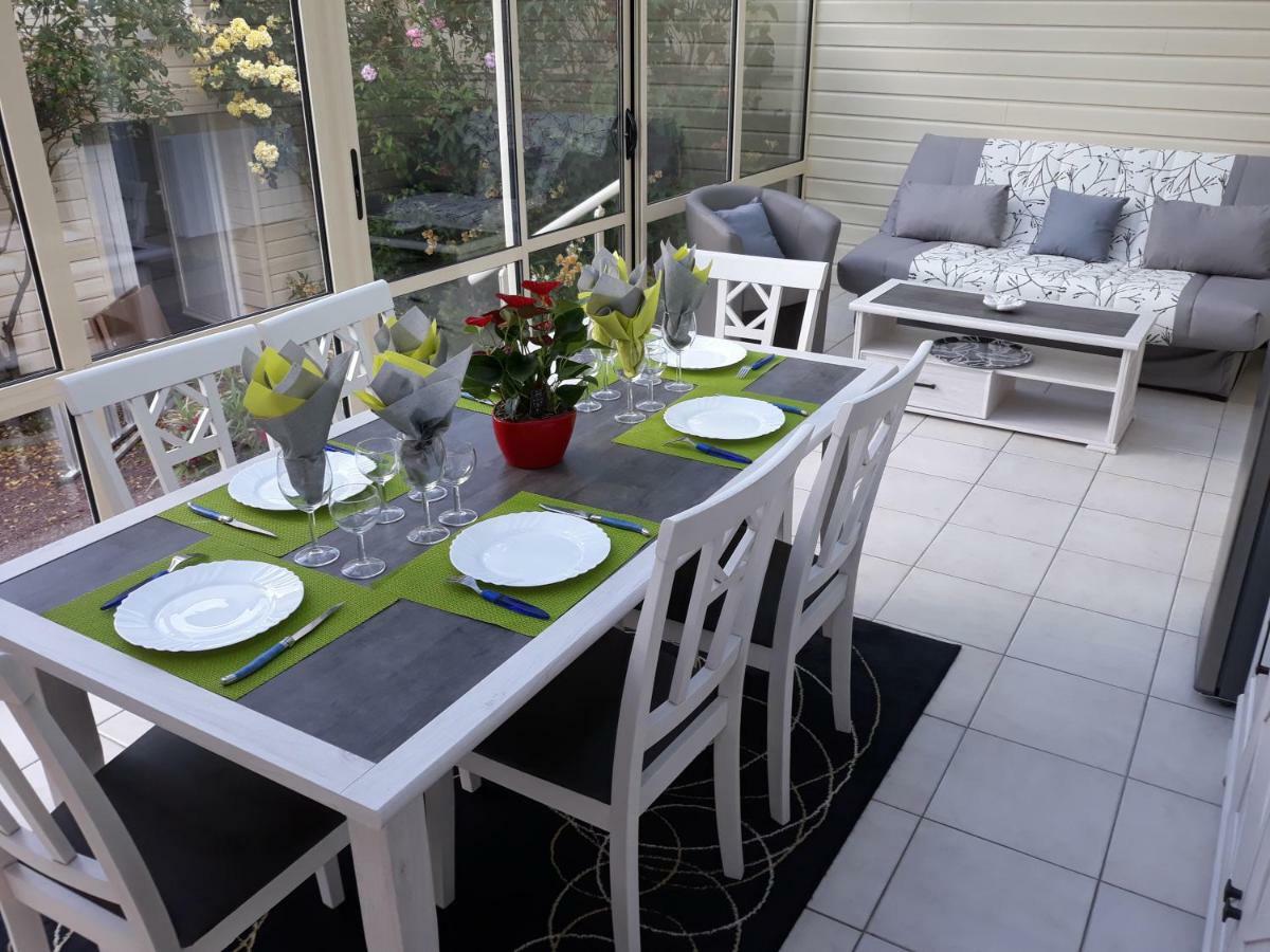 Au Bord Du * Montville